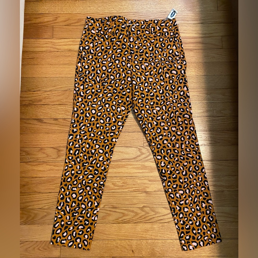 Never Worn Leopard Pants from Old Navy - Pixie Ankle Size 6 - New with Tags